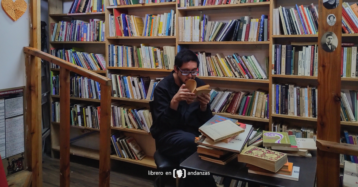 El Enigma de la Librería de Bajío: Un Laberinto de Ayudantes y Libros