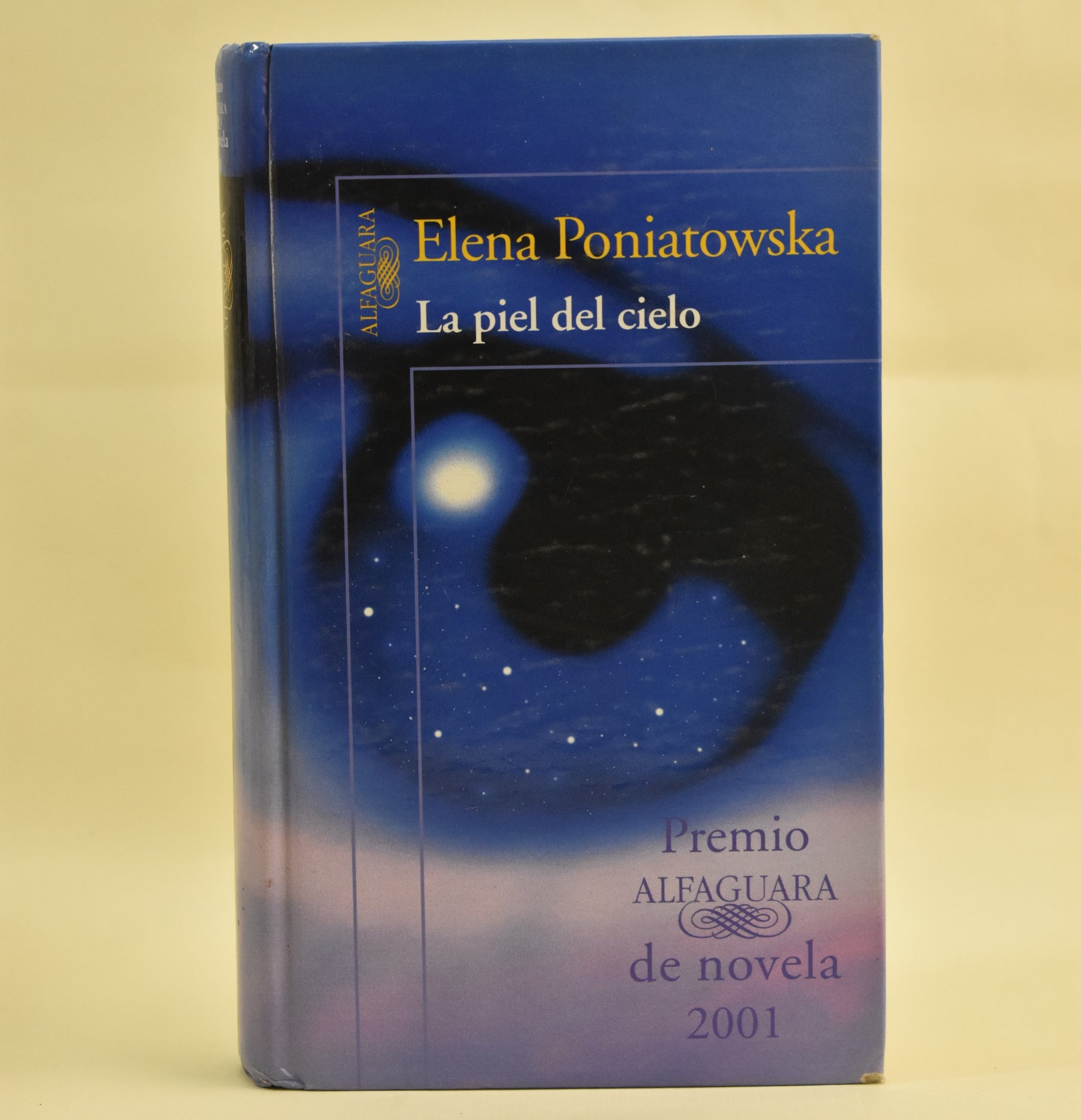 Portada de La piel del cielo, de Elena Poniatowska